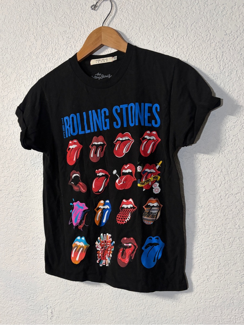 Alice + Olivia Black Women’s Short-Sleeve Rolling Stones Graphic Tee